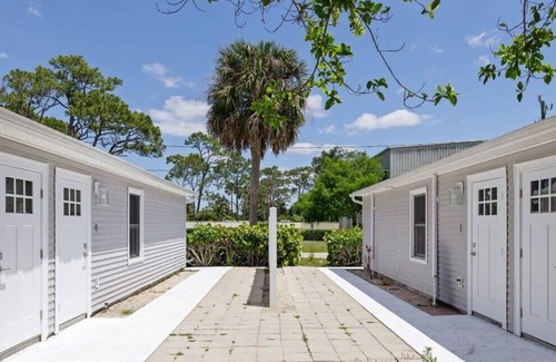 Bonita Springs Apartment | Osprey Suite- Cute Cottage Fenced Yard Pet Friendly