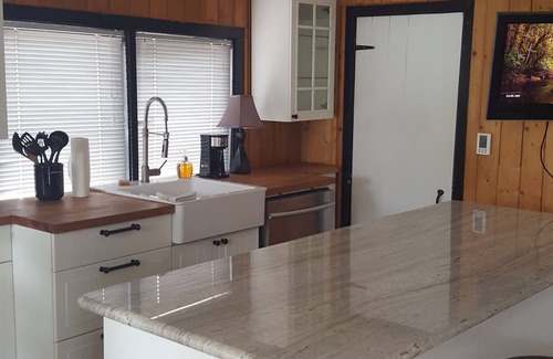 Lake Oswego Apartment | OSWEGO LAKEFRONT STUDIO