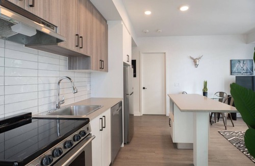 Civic Hospital - Experimental Farm - Central Park Apartment | Ottawa - The Lennox 2BB