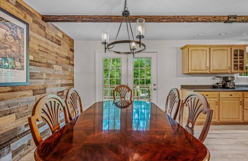 Berkeley Springs House | Otter Manor - Wifi|Fire Pit| Gameroom|Grill|Private Trail