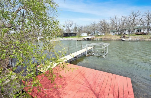 Ottertail Cabin | Ottertail Lakefront 3BR. Boat lift. Cozy. Awesome!