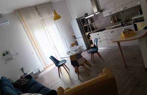 Pineta Apartment | Ottima per Lavoro o Svago. Vicina Alla Stazione, Università, Stadio e Riviera