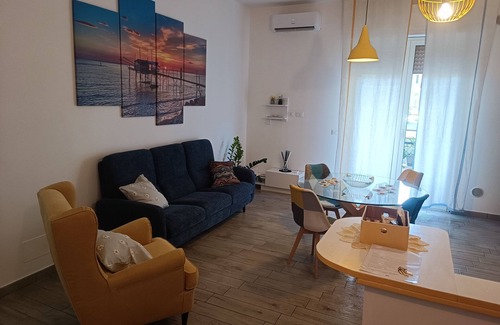 Pineta Apartment | Ottima per Lavoro o Svago. Vicina Alla Stazione, Università, Stadio e Riviera