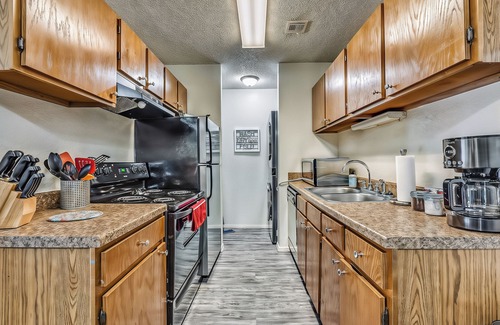 Norman Apartment | OU Sooner | Pool | Gym | Play Area | 1 mile to OU!