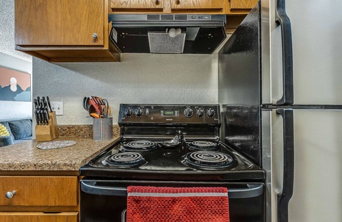 Norman Apartment | OU Sooner | Pool | Gym | Play Area | 1 mile to OU!