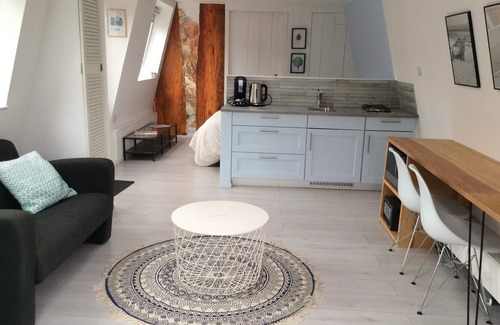Heiloo House | Our B & B is located in the back of our garden in a separate garden house