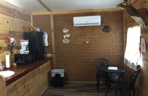 Mertzon Cabin | Our cabins are located on the crystal clear water of Spring Creek.