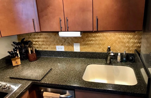 Honokowai Condo | Our home burned down - NOT our VACATION RENTAL! It's our income! Come and enjoy!
