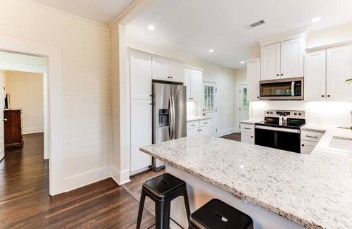 Taylorville House | Our Nest at Spiller l Adorable Home near UA