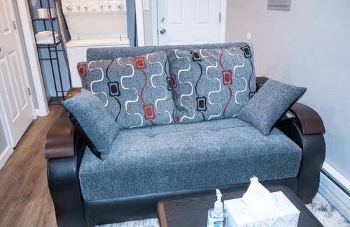 Overbrook Apartment | Ousby Luxury apartment unit 3. 1-bedroom with AC and WiFi in West Philadelphia