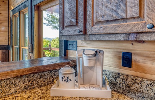 Ridgeline Vistas Cabin | Out of this World Mountain Views! Pool Table! Pet Friendly! Gorgeous Sunsets!