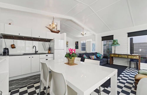 Mount Maunganui Cottage | Out the Back Studio - Mount Maunganui Apartment