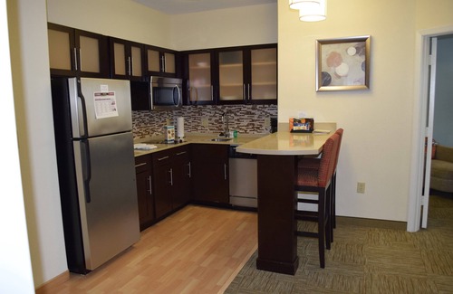 The Fountains Condo | Outdoor Pool + 24 Hour Fitness Center + Free Breakfast