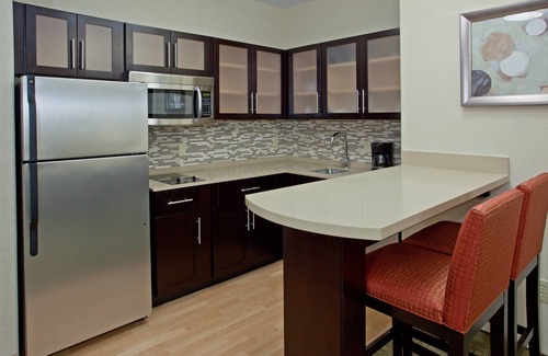 The Fountains Condo | Outdoor Pool + 24 Hour Fitness Center + Free Breakfast