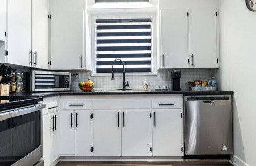 St. Catharines House | Outdoor Sauna|Hot Tub|Playroom|Port Dallhousie