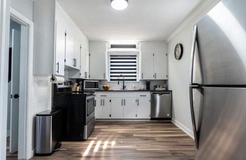 St. Catharines House | Outdoor Sauna|Hot Tub|Playroom|Port Dallhousie