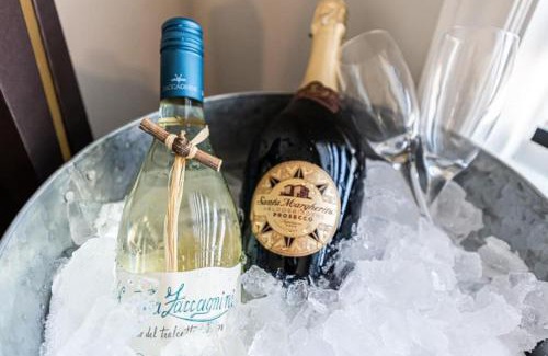 St. Catharines House | Outdoor Sauna Hot Tub Playroom Port Dallhousie