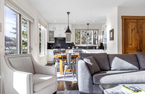 Jackson Condo | Outpost: King Ridge 7 Penthouse - AC & Hot Tub!