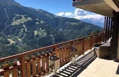 St. Luc Apartment | Outside : Beautiful flat refurbished - for 6 people - On the 3rd floor of a building - about 100m2 -
