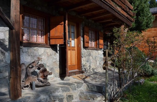 Saint-Luc Ski Chalet | Outside: cottage for 6 people, balcony and terrace with garden furniture -Interior: 80 m2, closed en