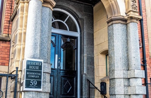 Sheffield Apartment | Outstanding massive apartment in historic building