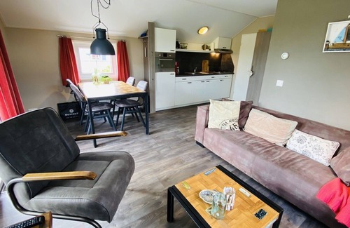 Ouwerkerk House | Ouwerkerk, Schouwen-Duiveland 4-person lodge on cozy campsite