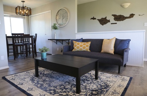 Thousand Oaks House | Over the Oaks - Great View - Whole Home - Stylish