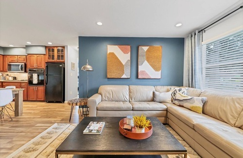 Ridge Wood Heights House | “Over the Rainbow!” Vacation Rental Relaxing retreat 5 miles from everything!
