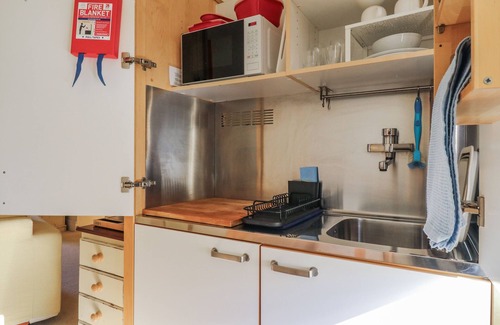 Over Cottage | OVER VILLAGE STUDIO, character holiday cottage in Over