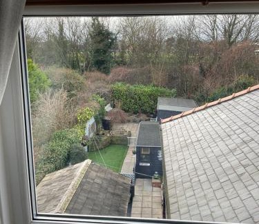 Whitby House | Overdale Guesthouse and Free Parking
