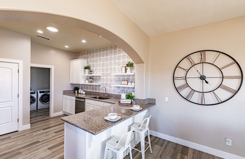 Greenehaven House | Overlook Beautiful Lake Powell & Lone Rock from your deck