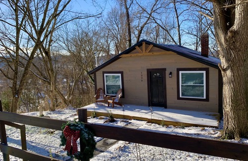 Bristol Cabin | Overlook Cabin. Pet Friendly. Near Casino, Downtown