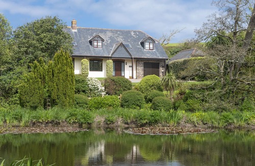 Wadebridge House | Overlooking the lakes of Roserrow, April Cottage is in an enviable location.