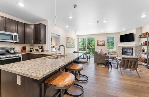 Lakeside Village Condo | Overlooks Snake River w/Great Mountain View, Close to Everything in Keystone