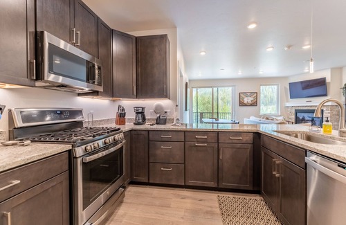 Lakeside Village Condo | Overlooks Snake River w/Great Mountain View, Close to Everything in Keystone