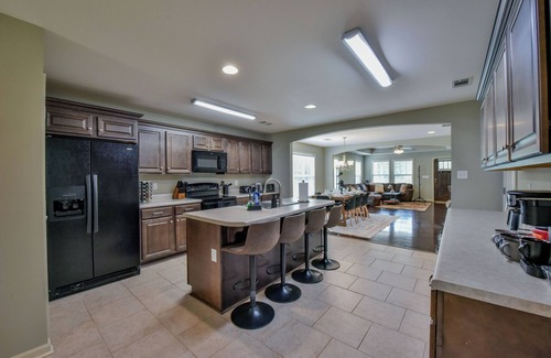 Northport House | Overtime Outpost-Book for 2025 football season and more! Fenced in back-yard!