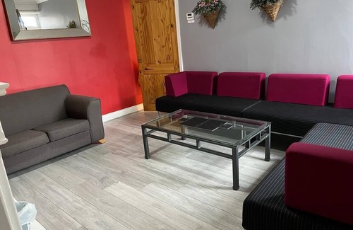 Newcastle-upon-Tyne Apartment | Ovington Grove 2 free parking, 5 min from city centre