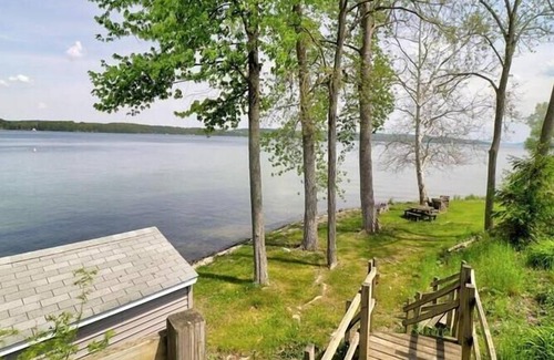 Auburn House | Owasco Lake House w/120ft private water front!