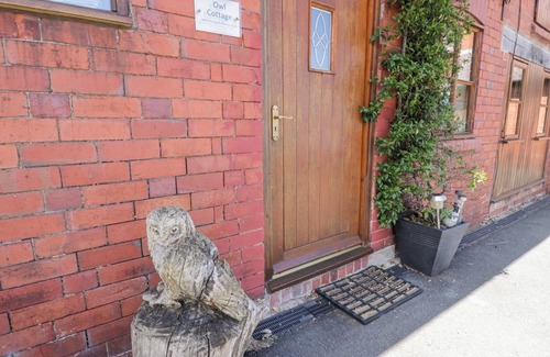 Llangollen Cottage | OWL COTTAGE, pet friendly, character holiday cottage in Llangollen