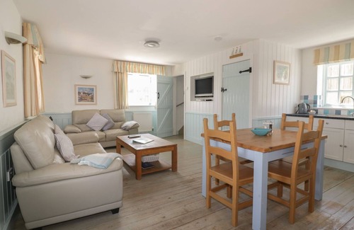 Gorran Cottage | OWLS ROOST, pet friendly, with hot tub in Gorran Haven