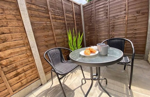 Oxford Apartment | ⭐️Oxford⭐️ modern stylish apartment patio & parking