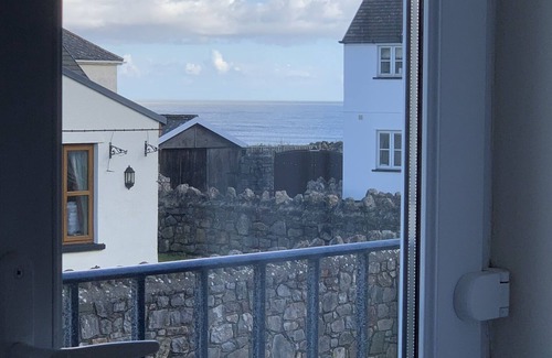 Port-Eynon Cottage | Oxwich View Cottage - short walk to Port Eynon beach and village amenities