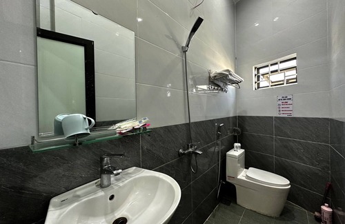 Lien Chieu Hotel | OYO 1199 Dung Quyen Hotel