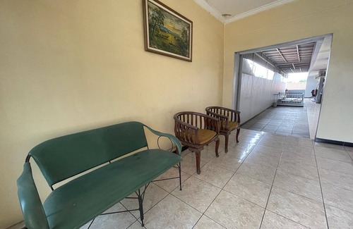Karanganyar Hotel | OYO 93767 45 Guest House