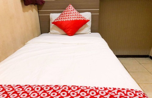 Karanganyar Hotel | OYO 93767 45 Guest House