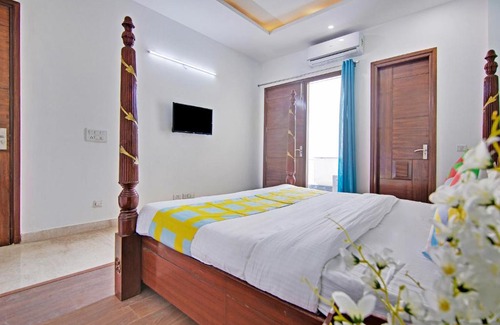 Gurugram House | OYO Home 29847 Luxurious Rooms Sushant Lok