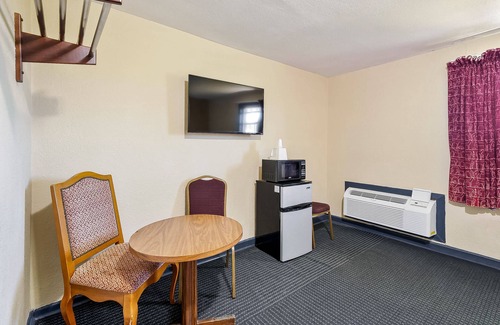 Luling Hotel | OYO Hotel Luling TX Downtown I-10/US-90
