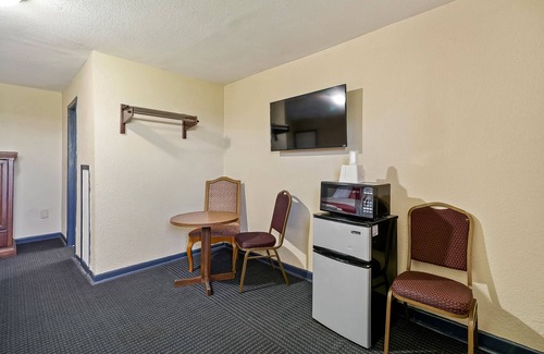 Luling Hotel | OYO Hotel Luling TX Downtown I-10/US-90