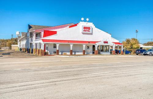 East Riverside Hotel | OYO Hotel Waco University Area I-35