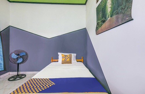 Rembang Hotel | OYO Life 3119 Hotel Kurnia